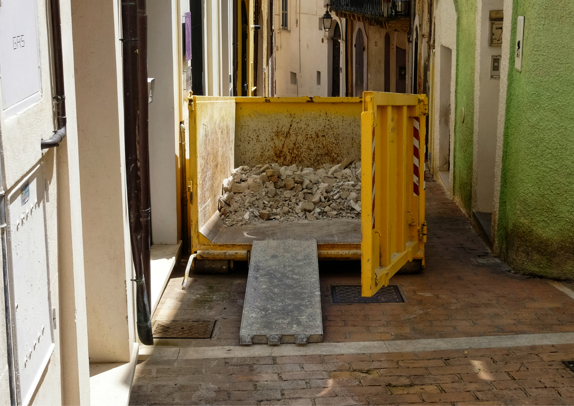 Why Skip Hire is the Best Waste Disposal Option for Businesses