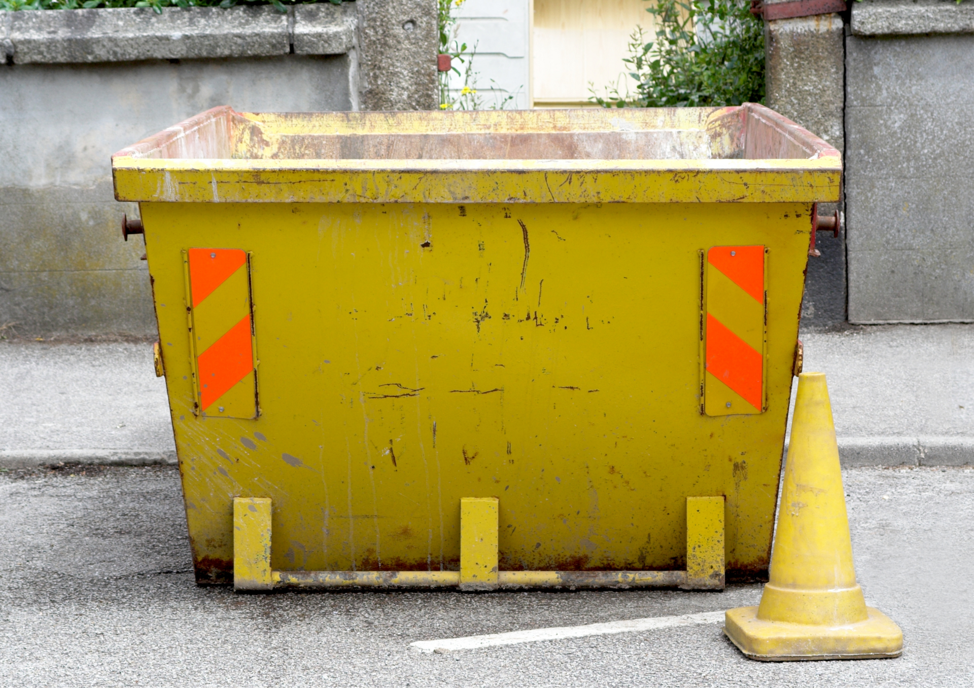 Top 5 Reasons to Hire a Skip for Your Business Waste