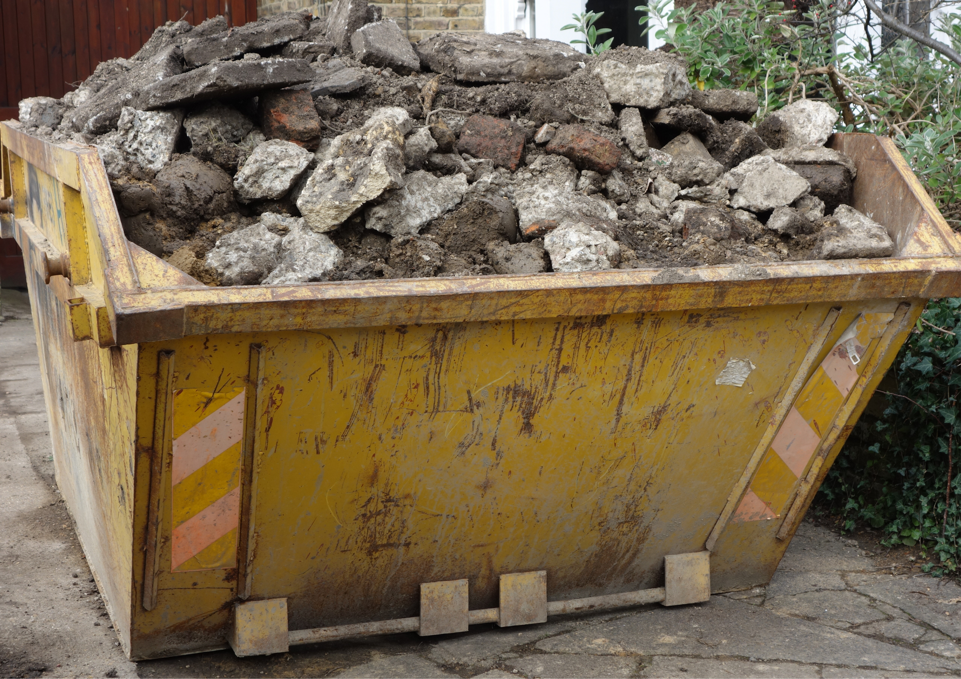 The Advantages of Using Skip Hire for Construction Waste