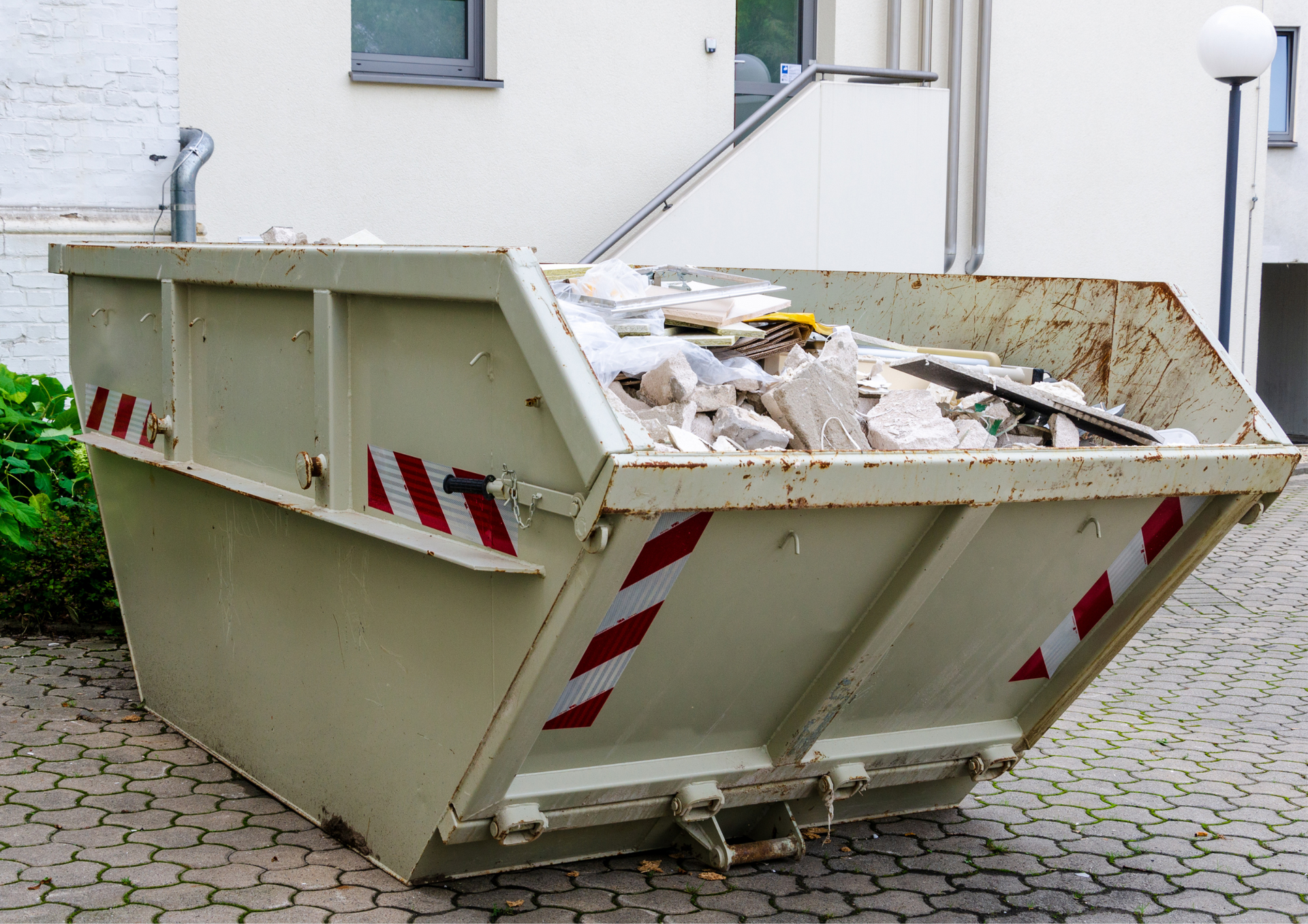 How Choosing Skip Hire Can Help You Save Both Time and Money
